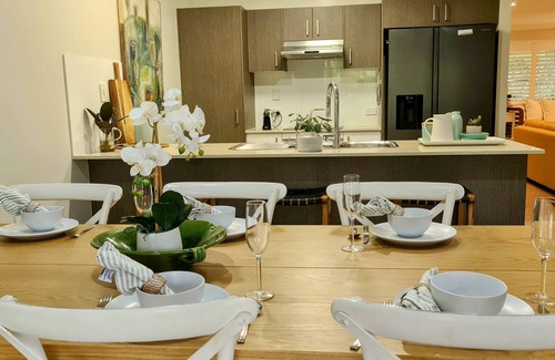 Urangan House | Coastal Retreat Hervey Bay.- Pet Friendly