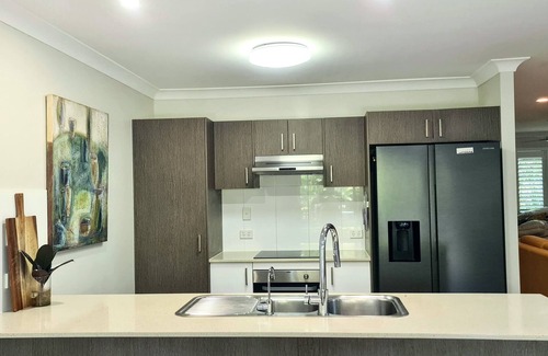 Urangan House | Coastal Retreat Hervey Bay.- Pet Friendly