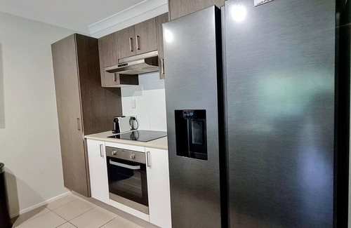Urangan House | Coastal Retreat Hervey Bay.- Pet Friendly