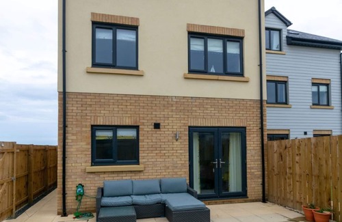 Amble House | COASTAL RETREAT is a fantastic sea view location