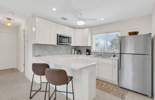 Laurel Apartment | Coastal Studio Getaway|5 Min to Beach|Pool+Peloton