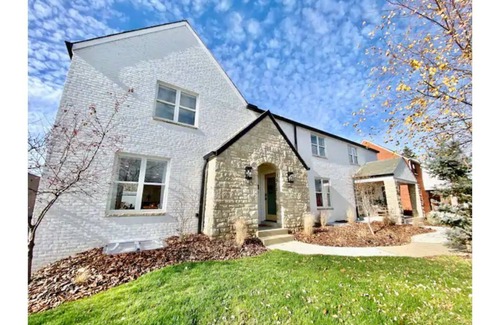 Grandview Heights House | 💫Coastal Style in the City - Close to Everything!💫