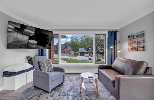 Leamington House | Coastal Suite #1 Cozy Suite #2 - Seacliff Beach Suites
