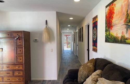 Loma Alta House | Coastal Suite King Bed, Private Bath & Tub Shared Room Near the beach