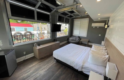 Grand Bend Hotel | Coastal Suites