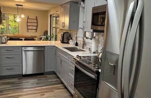 Holland House | Coastal theme/wooded & large deck/fenced-in yard