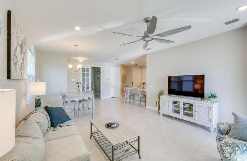 Venice Villa | Coastal Venice Villa with Patio and Resort Amenities!