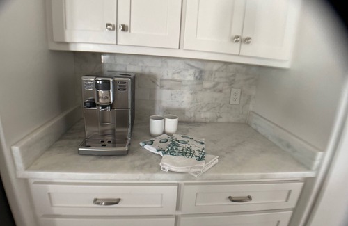 Dauphin Island House | Coastal Vibe for 12 : Ocean V: Bikes: Pet Friendly: Amenities: Comfort & Style