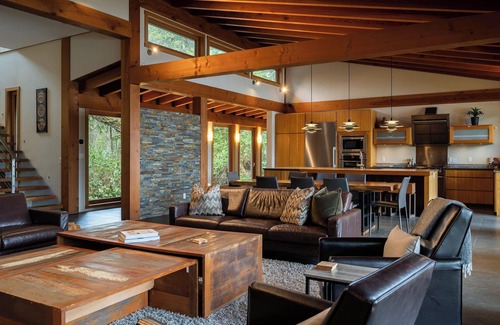 Tofino House | Coastal View-Waterfront, Tranquil, Hot Tub, Sauna!
