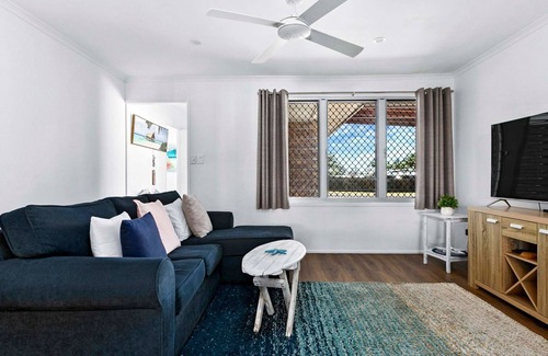 Traviston House | Coastal Waters - Your next coastal getaway is just a click away!