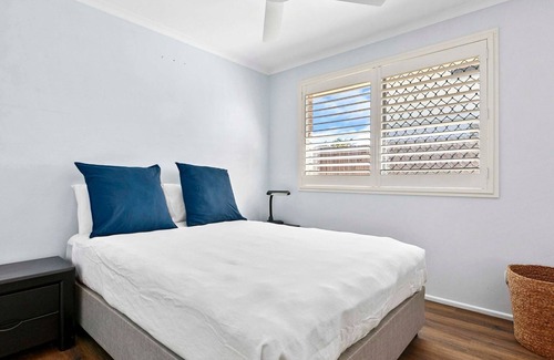 Traviston House | Coastal Waters - Your next coastal getaway is just a click away!