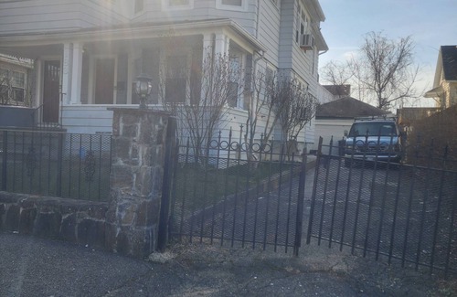 Brooklawn - St. Vincent Apartment | Coastal Work and Rest Retreat, 4-bedroom apartment with Free WiFi in Bridgeport