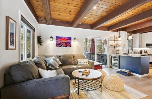 Carnelian Bay House | Cobalt Cabin by Tahoe Getaways - Beautifully Remodeled Pet Friendly 3 BR with Hot Tub & EV