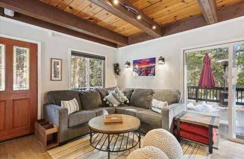 Carnelian Bay House | Cobalt Cabin by Tahoe Getaways - Beautifully Remodeled Pet Friendly 3 BR with Hot Tub & EV