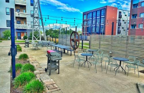 Downtown Des Moines Apartment | Cobalt Cove (132)
