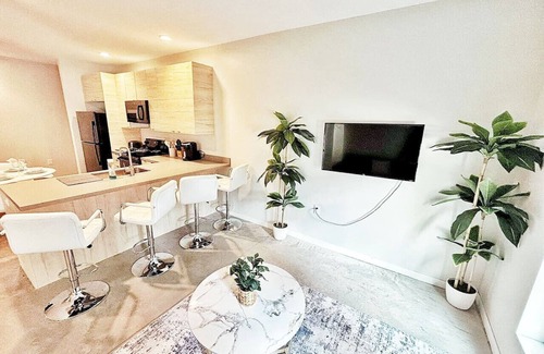 Downtown Des Moines Apartment | Cobalt Cove your home away from home