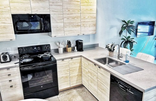 Downtown Des Moines Apartment | Cobalt Cove your home away from home