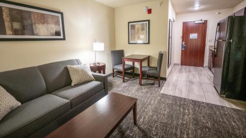 Lamar Hotel | Cobblestone Hotel & Suites - Lamar