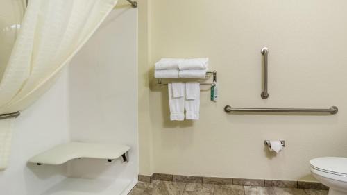 Newport Hotel | Cobblestone Hotel & Suites - Newport
