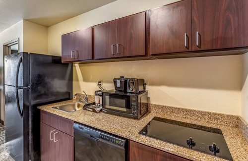Fairfield Bay Hotel | Cobblestone Inn & Suites - Fairfield Bay