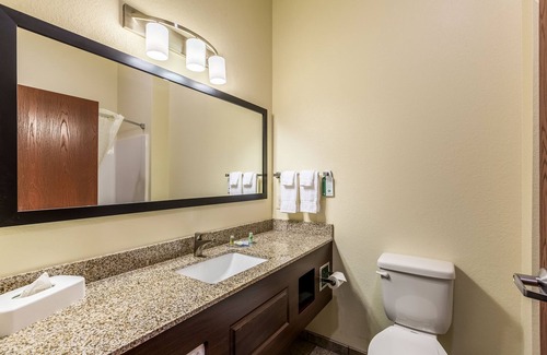 Fairfield Bay Hotel | Cobblestone Inn & Suites - Fairfield Bay