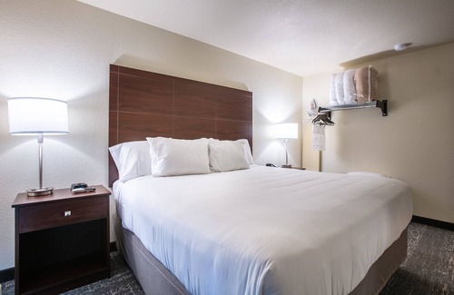 Pine Bluffs Hotel | Cobblestone Inn & Suites - Pine Bluffs