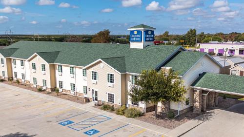 Big Lake Hotel | Cobblestone Inn & Suites - Big Lake