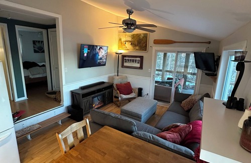 Frontenac Cottage | Cobby House 2 bedroom + Loft. (Just installed new 16 x 16 dock)