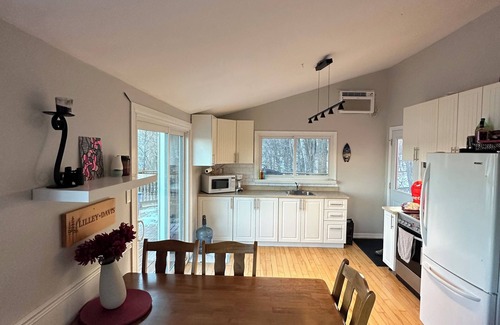 Frontenac Cottage | Cobby House 2 bedroom + Loft. (Just installed new 16 x 16 dock)