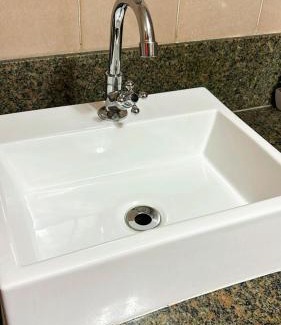 Jardim Vitoria Apartment | Cobertura Aconchegante na Enseada 3 Quartos, Piscina e Conforto a Poucos Passos do Mar