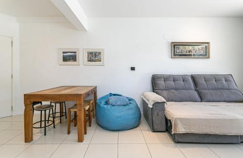 Trindade Apartment | Cobertura com Vista Parcial do Mar #TRINA01