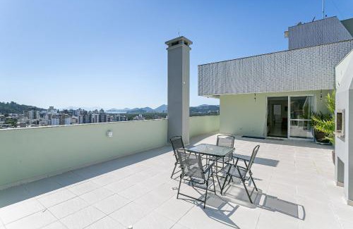 Trindade Apartment | Cobertura com Vista Parcial do Mar #TRINA01