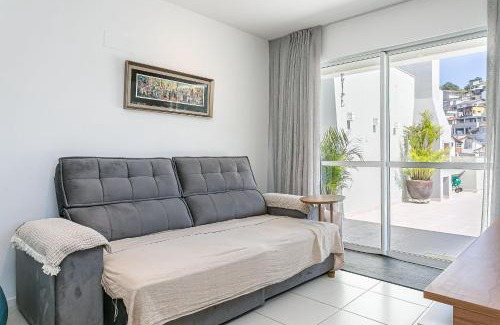 Trindade Apartment | Cobertura com Vista Parcial do Mar #TRINA01