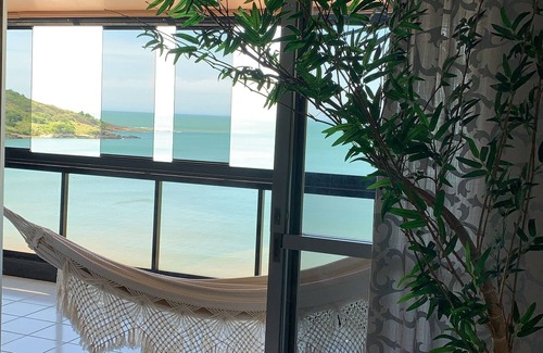 Praia do Morro Apartment | Cobertura de luxo de frente à Praia do Morro, 4 qts, churrasq, piscina, sauna