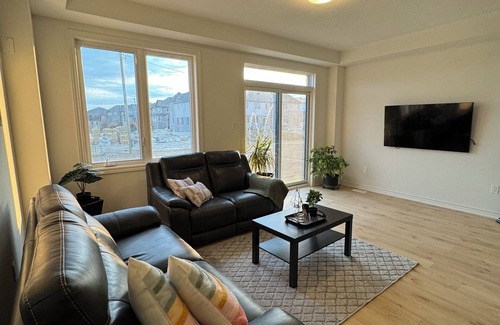 Cobourg House | Cobourg Trails Villa - 5 min from Cobourg beach and trails!
