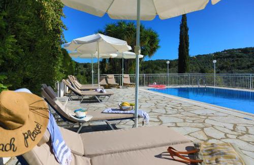 Petaleia Apartment | Cochelli Upper Pool Walk to beach AC WiFi