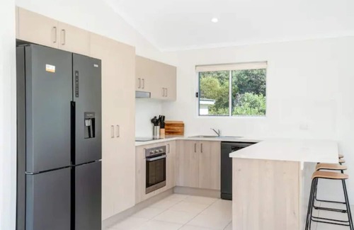 Eurong House | Cockatoo Cottage - Newly Built Beach House