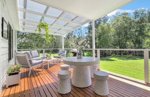 Repton Apartment | Cockatoo - Sleeps 5, Pet Friendly, Luxe Riverside Retreat