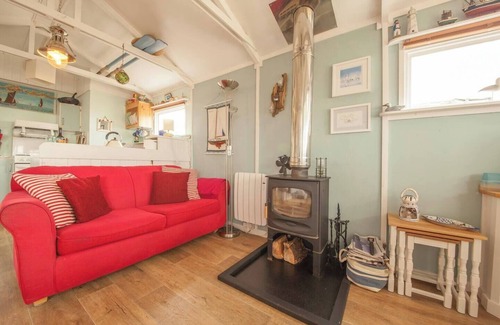 Whitstable Ski Chalet | Cockle Cottage is a 2 bedroom chalet on the beach giving you the feel of peace and tranquility.