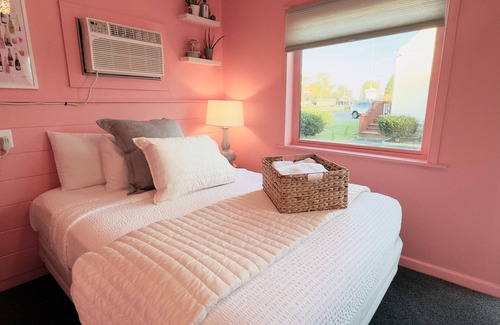 Sandusky Hotel | Cocktail Cabin: The Cosmo!