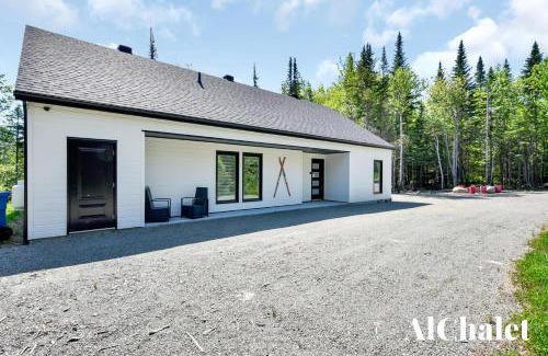 Petite-Riviere-Saint-Francois Ski Chalet | Cocotte d'hiver - Chalereux avec Foyer intérieur
