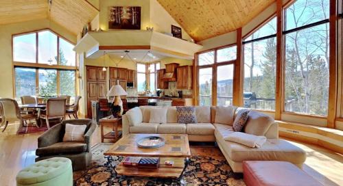 Three Peaks House | CoCo Chalet