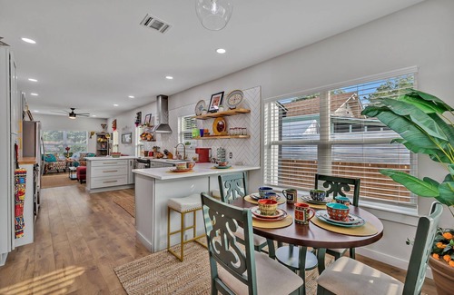 Downtown San Antonio House | Coco House rental home sleeps 6, ample outdoor seating, jacuzzi and a golf cart!
