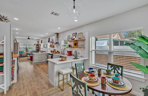 Downtown San Antonio House | Coco House rental home sleeps 6, ample outdoor seating, jacuzzi and a golf cart!