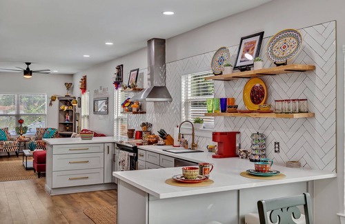 Downtown San Antonio House | Coco House rental home sleeps 6, ample outdoor seating, jacuzzi and a golf cart!