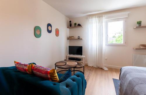 Chevilly-Larue Apartment | Cocon Coloré - Studio pour 2 30min de Paris