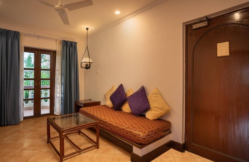 Betalbatim Hotel | Coconut Grove Beach Resort
