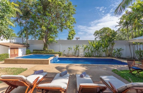 Chalong House | Coconut Palms: huge swimming pool and pool table!