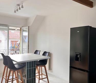 Argenteuil Apartment | Cocoon d'Argenteuil - city center, close to Paris & SNCF train station