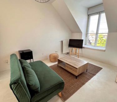 Argenteuil Apartment | Cocoon d'Argenteuil - city center, close to Paris & SNCF train station